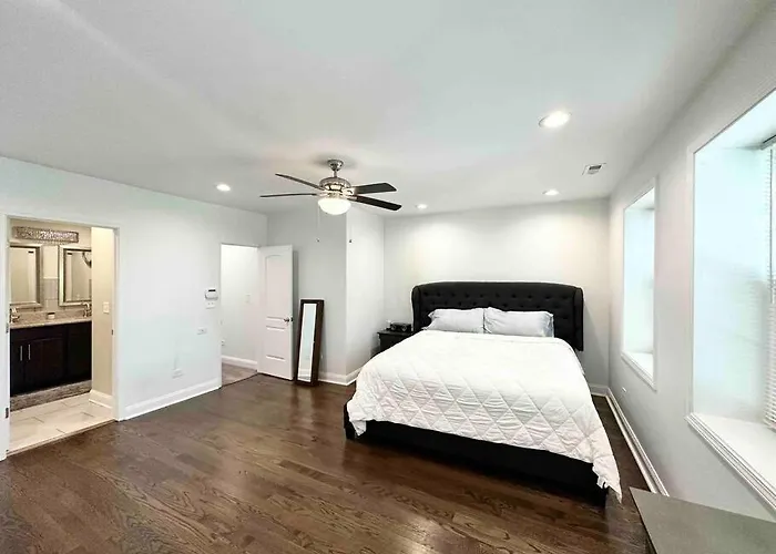 Casa vacanze Beautifully Renovated House 10 Mins From Downtown *